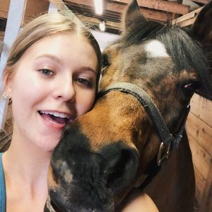 Meet your Posher, Hannah